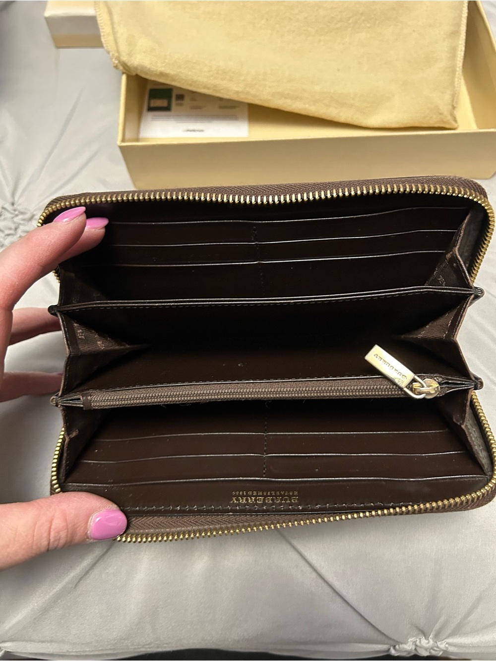 Burberry Vintage Check Zip Wallet in Beige and Dark Brown with Red Accent - Picture 5 of 10